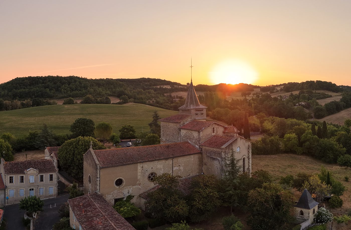 Photographie de Pessan — L'église Saint-Michel au lever du soleil