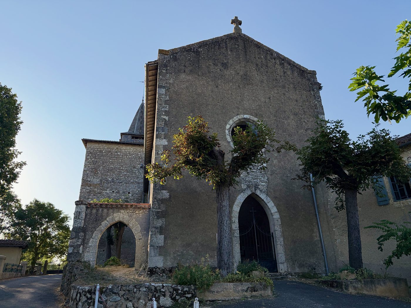 Photographie de Pessan — La façade de l'église
